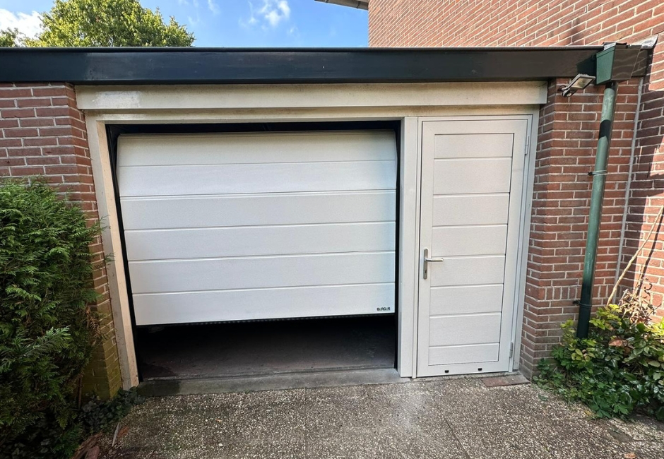 Openslaande of sectionale garagedeuren? De voor- en nadelen